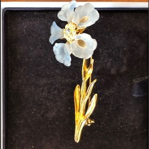 Blue flower Rhinestone golden brooch/pin